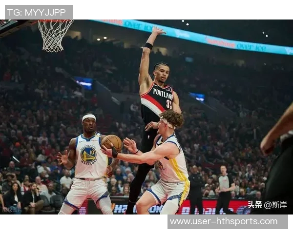 开拓者客场逆转勇士霸气抢下篮板球展现强大实力